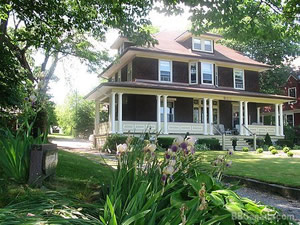 LION`S HEAD B&B a Bed and Breakfast in Niagara Falls.  